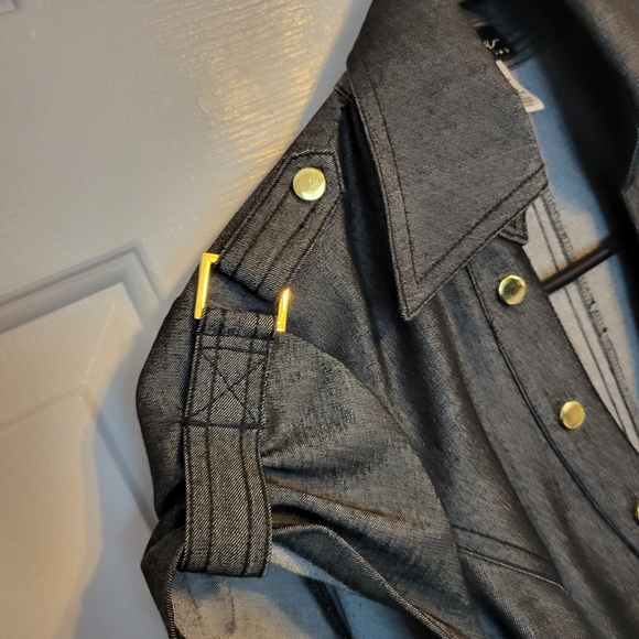 Cache Contour size 2 black faux wrap dress with gold button and removable belt - Picture 4 of 11